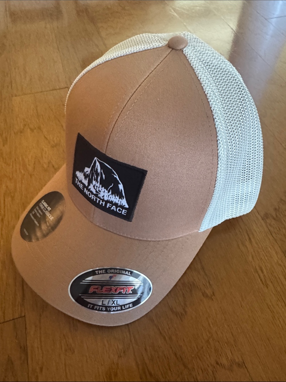 NEW The North Face Tan and White Trucker Cap